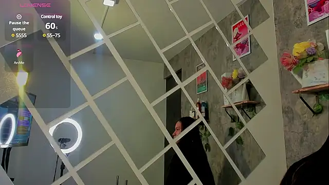 Snapshot of Megan_sophia2 chatting on 03/11/25, 01:23 Megan sophia2 online show from 03/11/25, 01:23