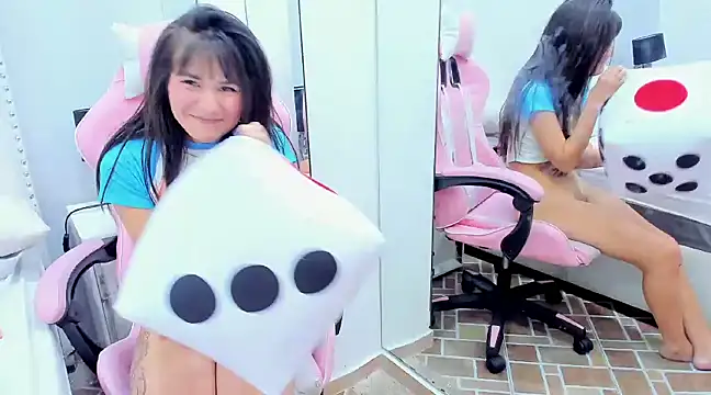 Snapshot of HermioneSmith chatting on 12/08/24, 07:11 HermioneSmith online show from 12/08/24, 07:11