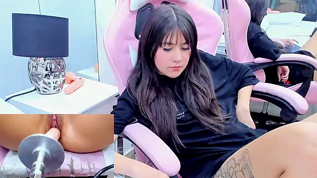 Snapshot of HermioneSmith chatting on 12/20/24, 04:57 HermioneSmith online show from 12/20/24, 04:57