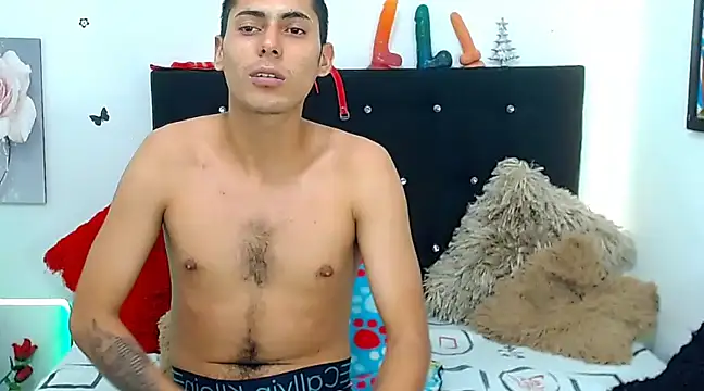 Snapshot of Steven_and_tiana chatting on 12/10/24, 09:43 Steven and tiana online show from 12/10/24, 09:43