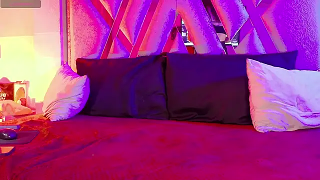 natacha  black  online show from 11/06/25, 10:03