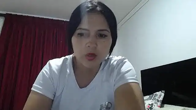 princehermosa44 online show from 04/01/26, 11:01