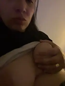 Snapshot of xBubblyBarbiexx chatting on 10/25/25, 03:06 xBubblyBarbiexx online show from 10/25/25, 03:06