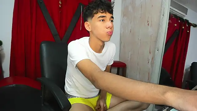 Snapshot of Harry_LatinBoy chatting on 12/12/24, 09:37 Harry LatinBoy online show from 12/12/24, 09:37