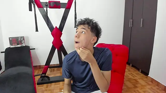 Snapshot of Harry_LatinBoy chatting on 01/10/25, 08:15 Harry LatinBoy online show from 01/10/25, 08:15