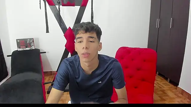 Snapshot of Harry_LatinBoy chatting on 01/10/25, 11:18 Harry LatinBoy online show from 01/10/25, 11:18