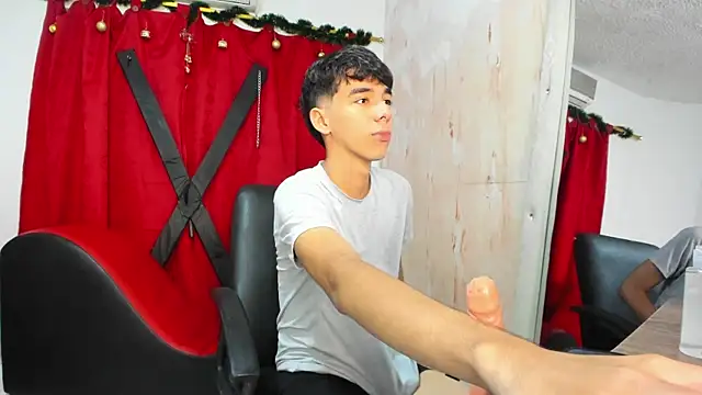 Snapshot of Harry_LatinBoy chatting on 12/14/24, 11:23 Harry LatinBoy online show from 12/14/24, 11:23