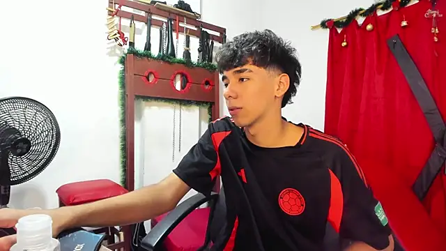 Snapshot of Harry_LatinBoy chatting on 12/16/24, 10:34 Harry LatinBoy online show from 12/16/24, 10:34