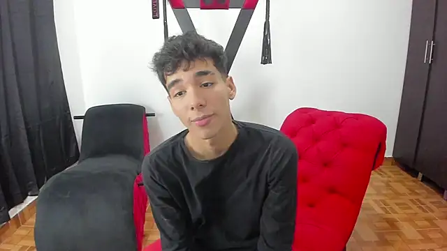 Snapshot of Harry_LatinBoy chatting on 01/13/25, 08:15 Harry LatinBoy online show from 01/13/25, 08:15