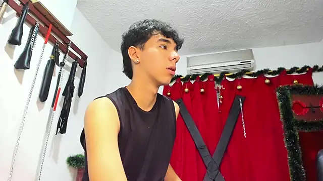 Snapshot of Harry_LatinBoy chatting on 12/06/24, 08:34 Harry LatinBoy online show from 12/06/24, 08:34