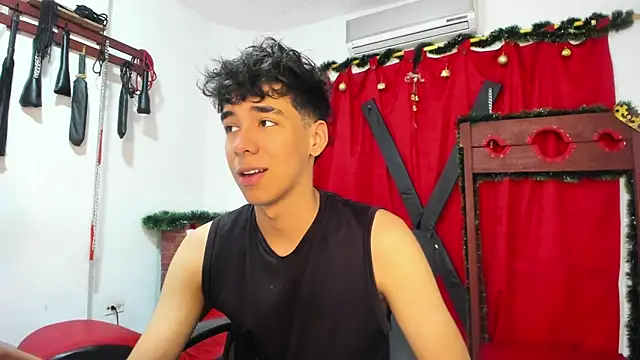 Snapshot of Harry_LatinBoy chatting on 12/18/24, 07:30 Harry LatinBoy online show from 12/18/24, 07:30