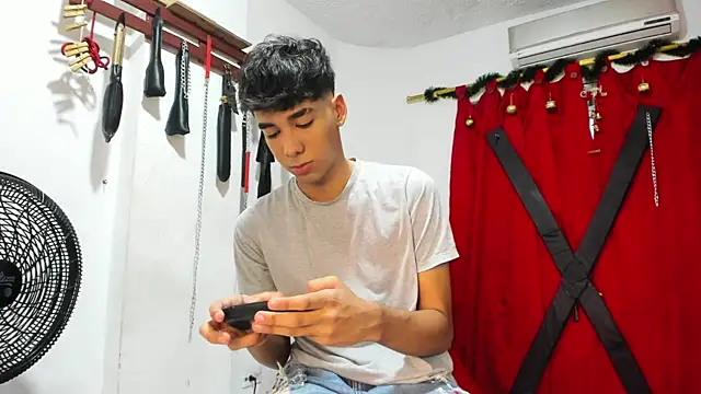 Snapshot of Harry_LatinBoy chatting on 12/08/24, 07:54 Harry LatinBoy online show from 12/08/24, 07:54