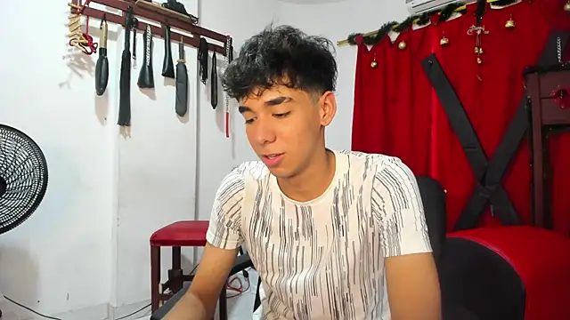 Snapshot of Harry_LatinBoy chatting on 12/17/24, 07:59 Harry LatinBoy online show from 12/17/24, 07:59