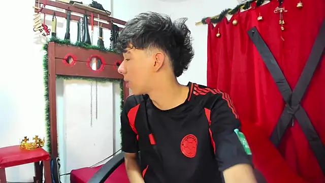 Snapshot of Harry_LatinBoy chatting on 12/16/24, 07:32 Harry LatinBoy online show from 12/16/24, 07:32