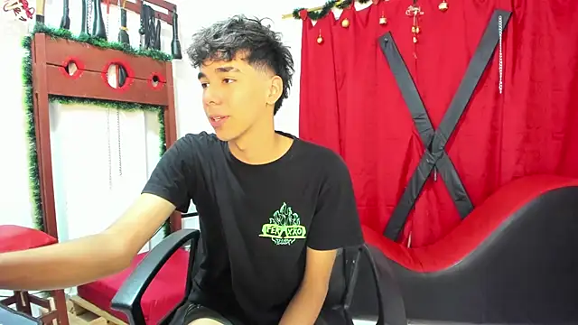 Snapshot of Harry_LatinBoy chatting on 12/15/24, 10:58 Harry LatinBoy online show from 12/15/24, 10:58