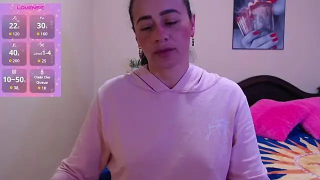 Snapshot of sara_florez1 chatting on 10/08/25, 11:01 sara florez1 online show from 10/08/25, 11:01