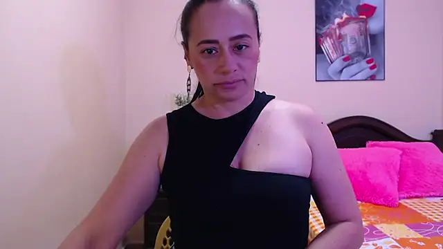 Snapshot of sara_florez1 chatting on 10/06/25, 11:22 sara florez1 online show from 10/06/25, 11:22