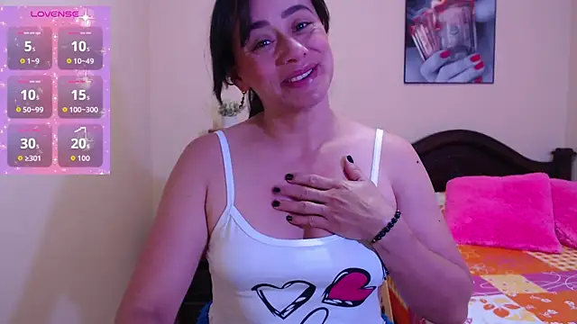 Snapshot of sara_florez1 chatting on 10/05/25, 12:18 sara florez1 online show from 10/05/25, 12:18