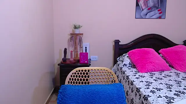 Snapshot of sara_florez1 chatting on 12/01/25, 12:06 sara florez1 online show from 12/01/25, 12:06