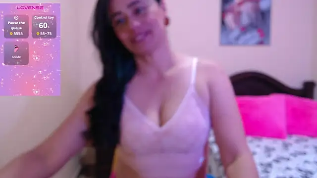 Snapshot of sara_florez1 chatting on 10/23/25, 11:09 sara florez1 online show from 10/23/25, 11:09