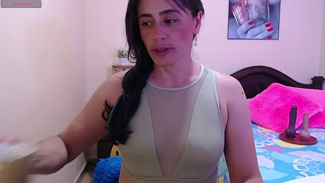 Snapshot of sara_florez1 chatting on 11/04/25, 11:03 sara florez1 online show from 11/04/25, 11:03