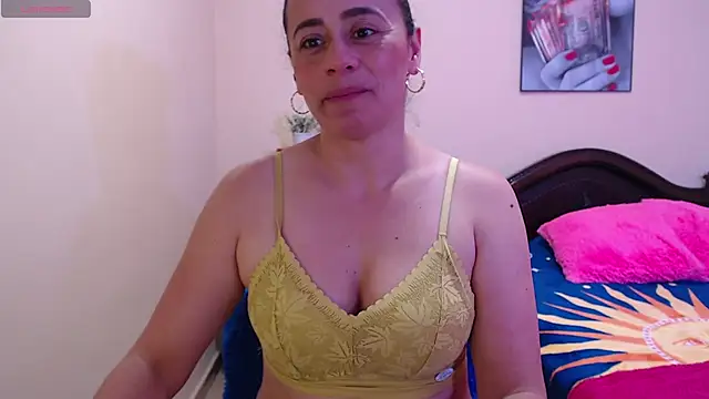 Snapshot of sara_florez1 chatting on 10/13/25, 12:40 sara florez1 online show from 10/13/25, 12:40