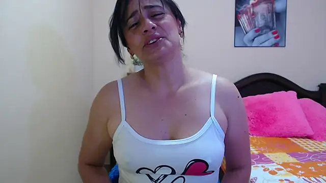 Snapshot of sara_florez1 chatting on 09/27/25, 10:43 sara florez1 online show from 09/27/25, 10:43