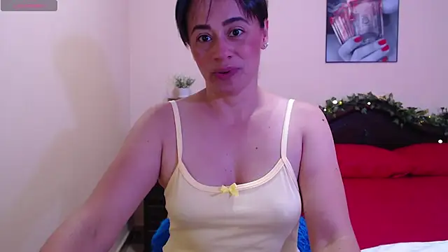 Snapshot of sara_florez1 chatting on 12/14/25, 12:00 sara florez1 online show from 12/14/25, 12:00