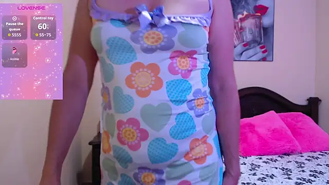 Snapshot of sara_florez1 chatting on 10/24/25, 11:09 sara florez1 online show from 10/24/25, 11:09