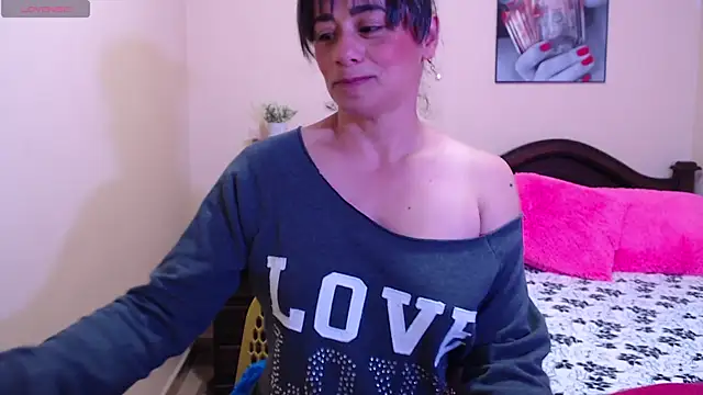 Snapshot of sara_florez1 chatting on 11/30/25, 12:06 sara florez1 online show from 11/30/25, 12:06