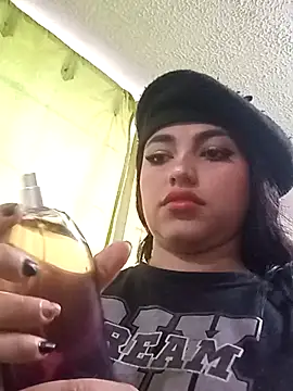 Naomy veracruz  online show from 11/16/25, 12:21