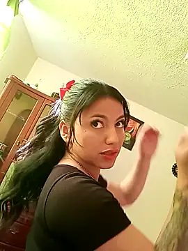 Naomy veracruz  online show from 11/12/25, 12:20