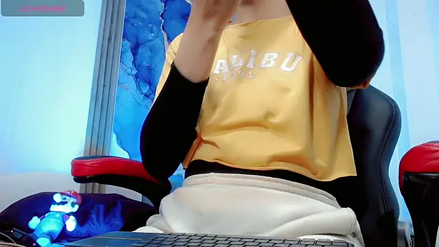 Alessa mullen online show from 11/06/25, 02:48