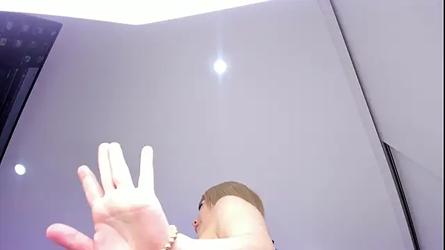 Miia Solerr online show from 05/10/26, 10:22