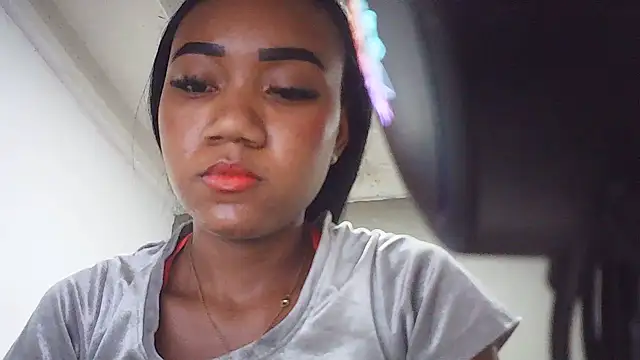 Fariana01 online show from 06/19/26, 10:36