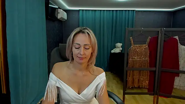Julia Cherry  online show from 10/11/25, 02:18