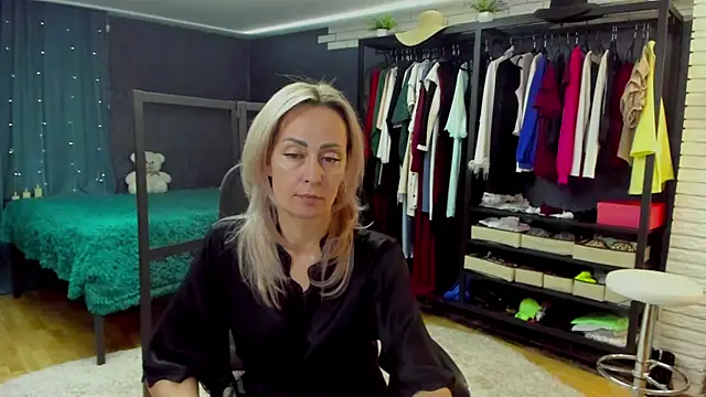 Snapshot of Julia_Cherry_ chatting on 01/11/26, 03:52 Julia Cherry online show from 01/11/26, 03:52