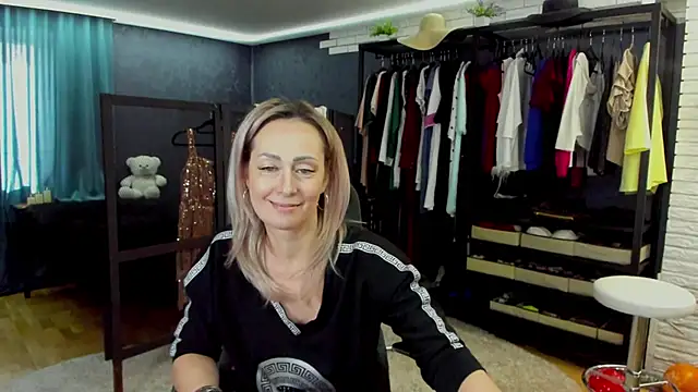 Snapshot of Julia_Cherry_ chatting on 02/18/26, 09:50 Julia Cherry online show from 02/18/26, 09:50