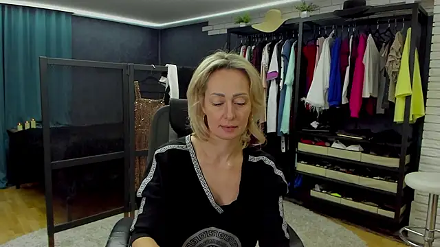 Julia Cherry  online show from 03/07/26, 04:23