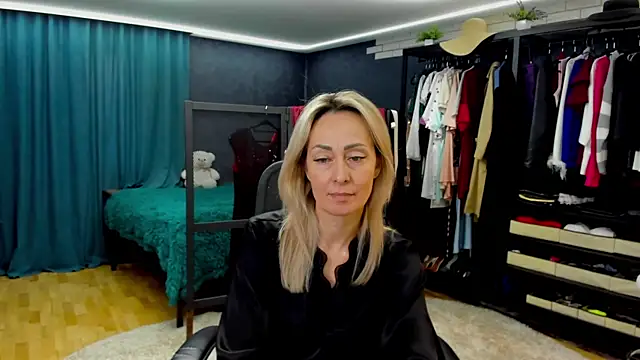 Julia Cherry  online show from 04/20/26, 03:02