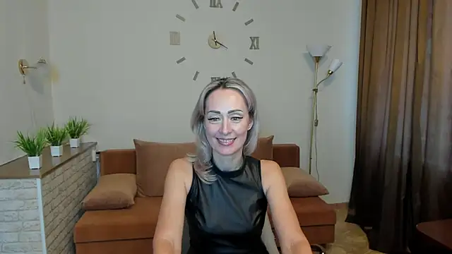Julia Cherry  online show from 01/16/25, 10:42