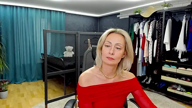 Julia Cherry  online show from 05/31/26, 01:17