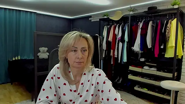 Julia Cherry  online show from 03/13/26, 03:17