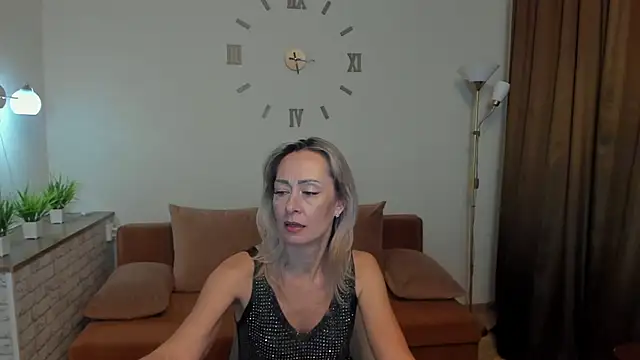 Julia Cherry  online show from 02/01/25, 04:43