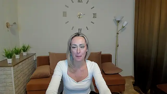 Julia Cherry  online show from 01/22/25, 03:51
