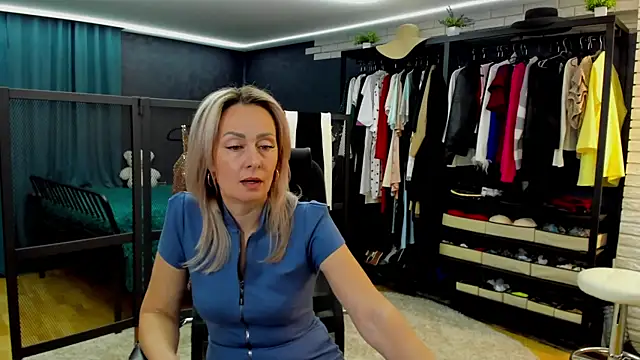 Julia Cherry  online show from 05/01/26, 03:39