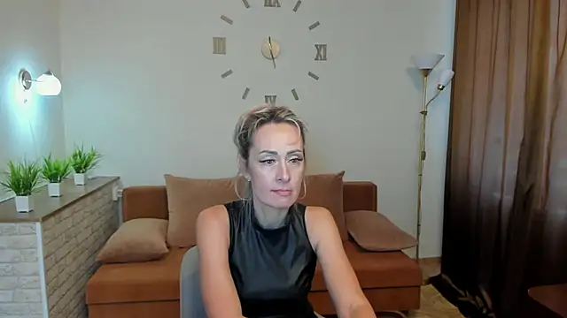 Julia Cherry  online show from 01/26/25, 10:34
