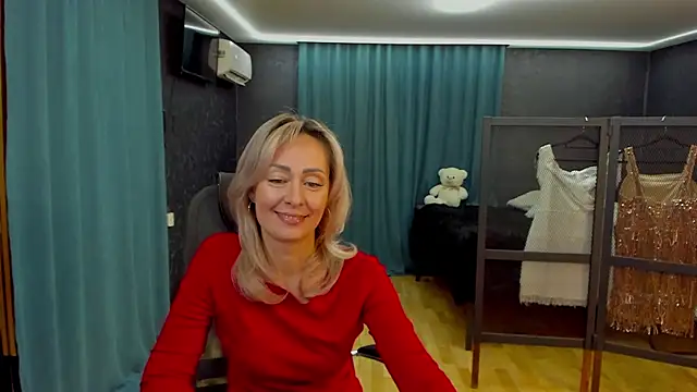 Julia Cherry  online show from 10/25/25, 01:34