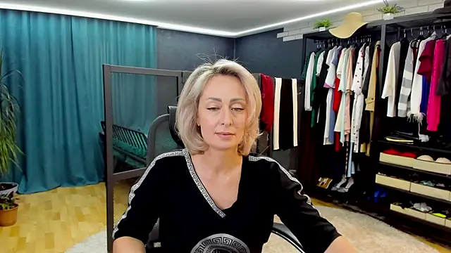 Julia Cherry  online show from 05/14/26, 02:03