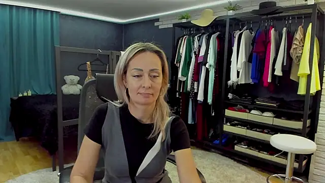 Snapshot of Julia_Cherry_ chatting on 02/08/26, 04:15 Julia Cherry online show from 02/08/26, 04:15